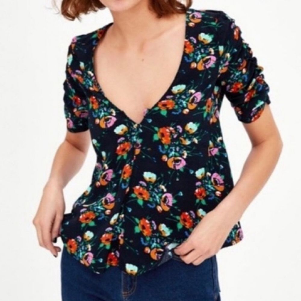 Zara Peplum Floral Top Button Loops Ruched Sleeve